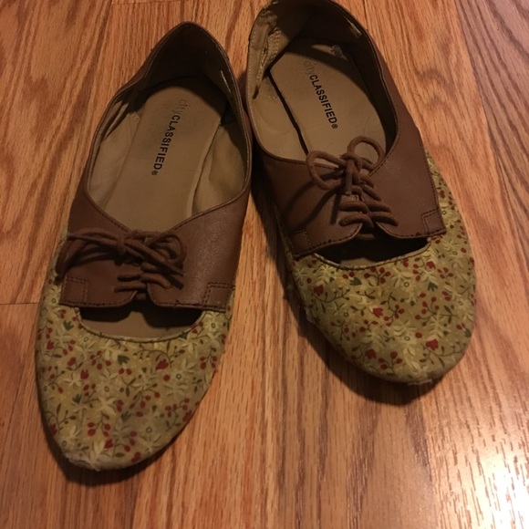 Brown/Floral Print Flat Shoes - Picture 2 of 2